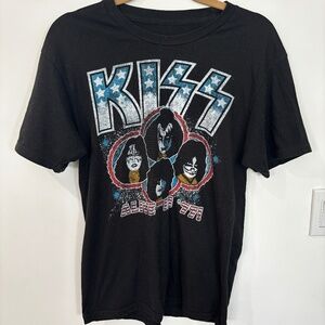 KISS “Alive in ’77” Graphic Tee • Black • Size M